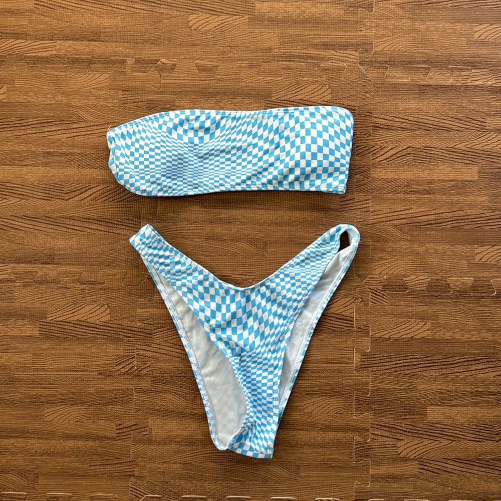 SHEIN CHECKERED BLUE STRAPLESS BIKINI TOP (BUILT IN PADS) AND BOTTOM SIZE SMALL